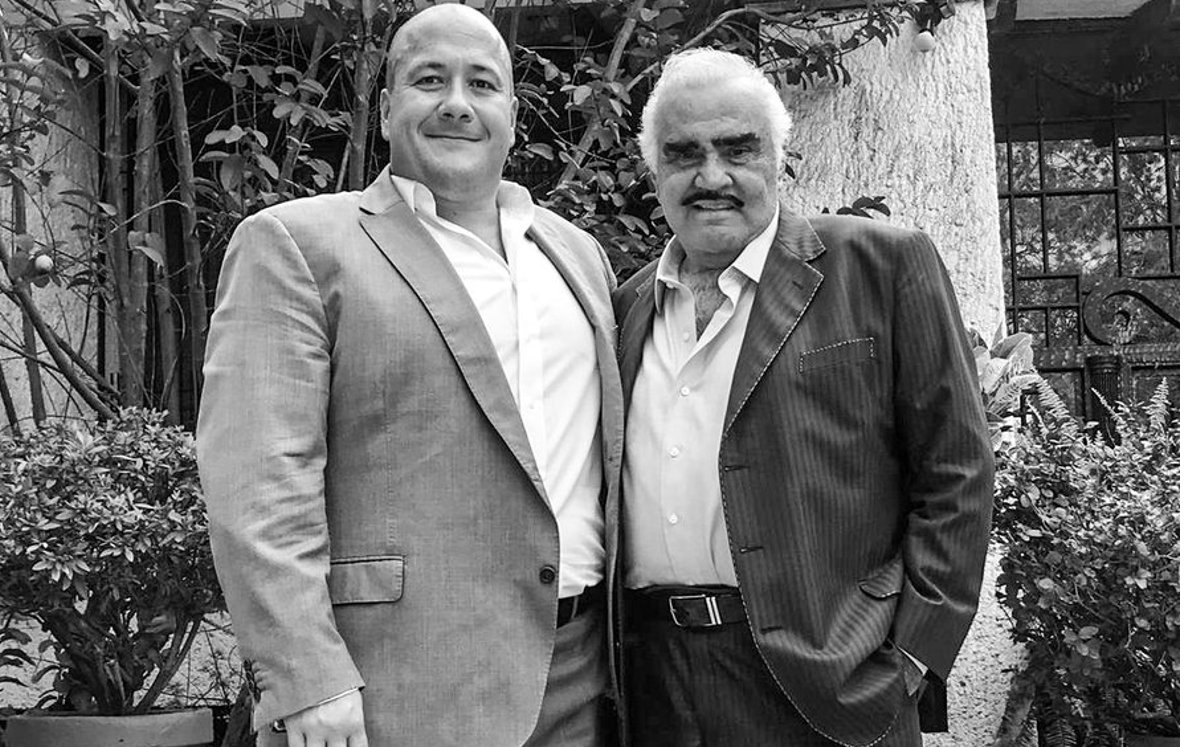 Vicente Fernández en compañía del gobernador Enrique Alfaro / Twitter @EnriqueAlfaroR