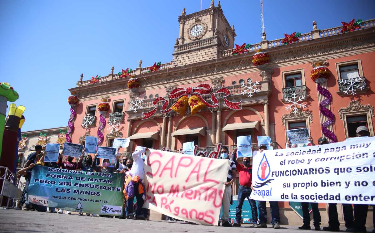 Se dieron cita en el arco de la calzada y caminaron hasta presidencia municipal (Dany Béjar)