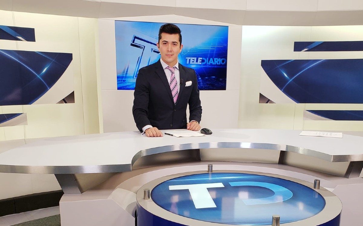 Donovan Urquieta, conductor de Telediario vespertino.