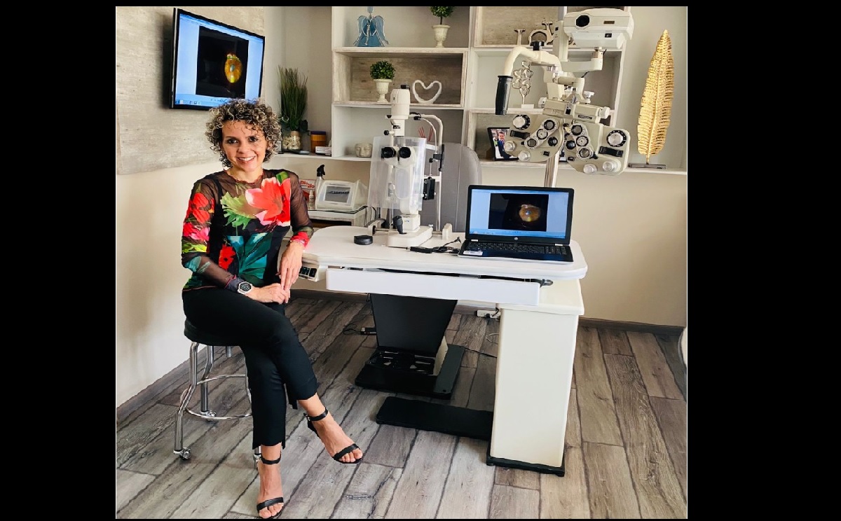 Erika Guillén Navarro, cirujano oftalmólogo con alta especialidad en Oculoplástica / Cortesía