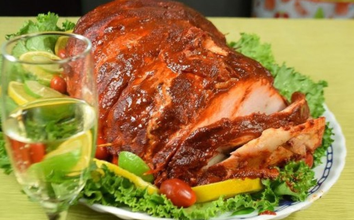 Incrementan ventas de pierna y coronas de carne a una semana de la Navidad