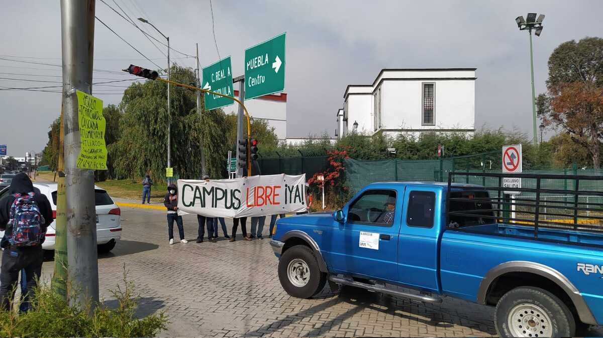 Alumnos Udlap protestan para que liberen su campus / Jaime Zambrano