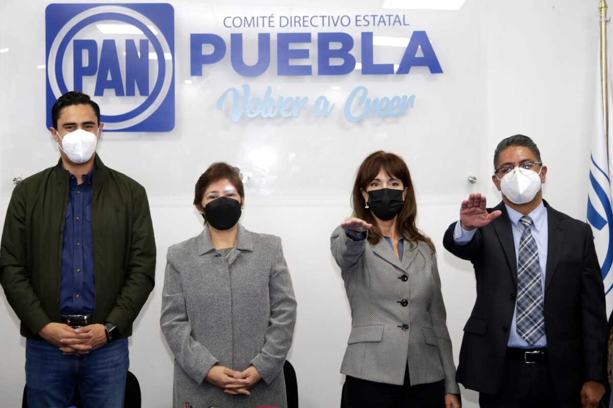 Augusta Díaz y Marcos Castro, toman protesta para hacerse cargo de la nueva dirigencia del Partido Acción Nacional en Puebla / Melanie Torres.