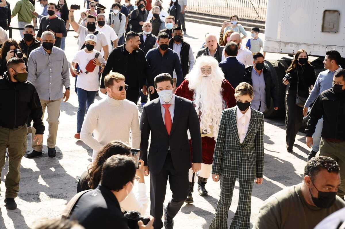El 'Canelo' llegó manejando el tráiler con los juguetes. / Raúl Palacios.