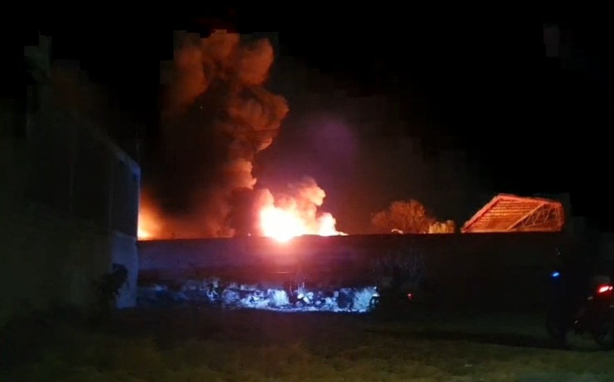 Se incendia recicladora en Apaseo el Grande