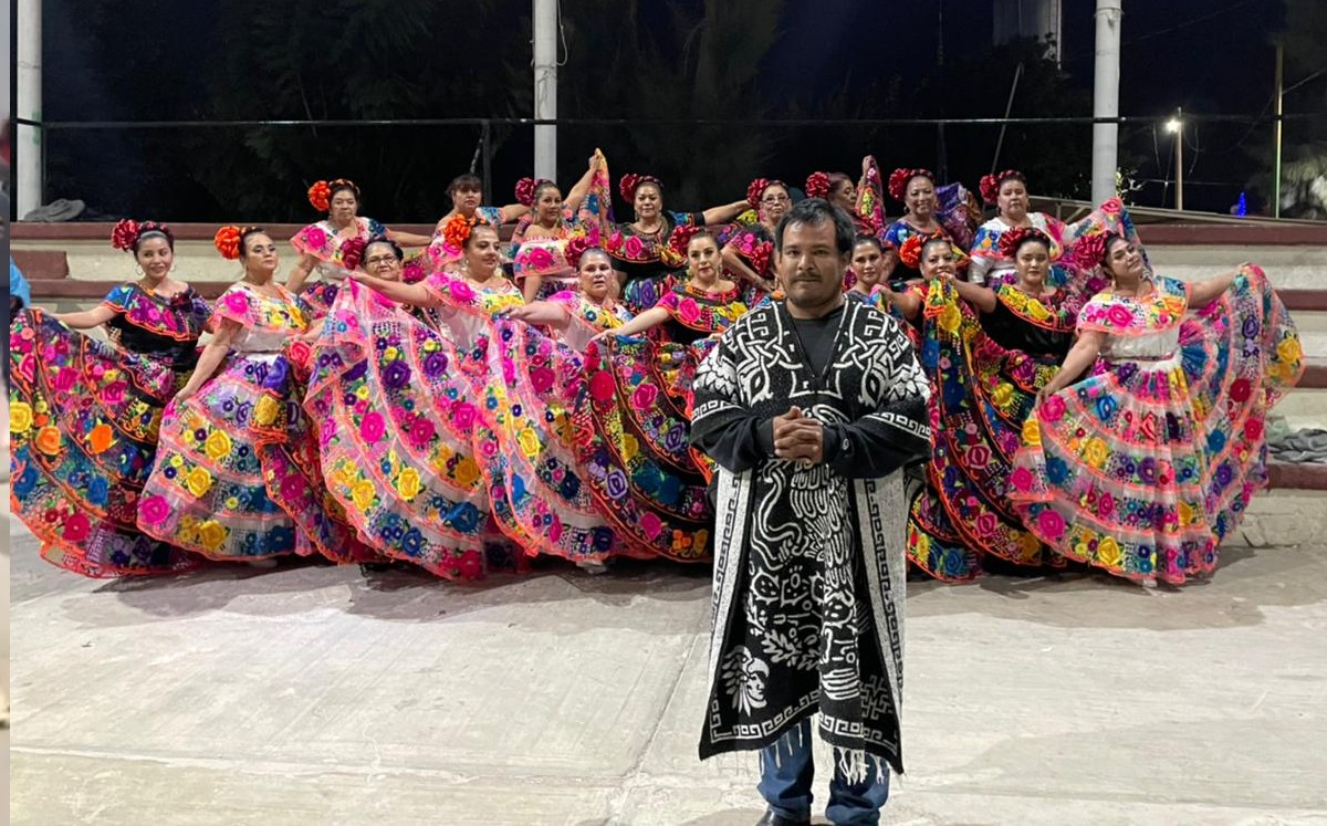 Laguneras cautivan con su talento en baile folclórico en La Laguna