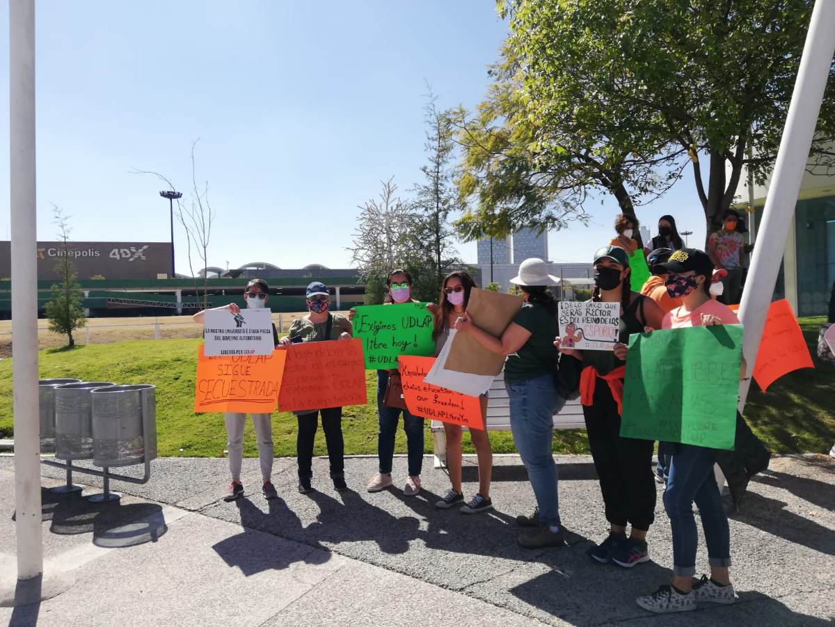 Estudiantes de la UDLAP se manifestaron en la Estrella de Puebla / Abigail García