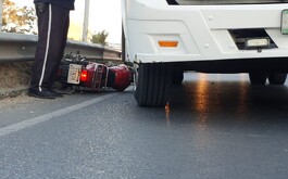 Motociclista lesionado tras accidente vial.