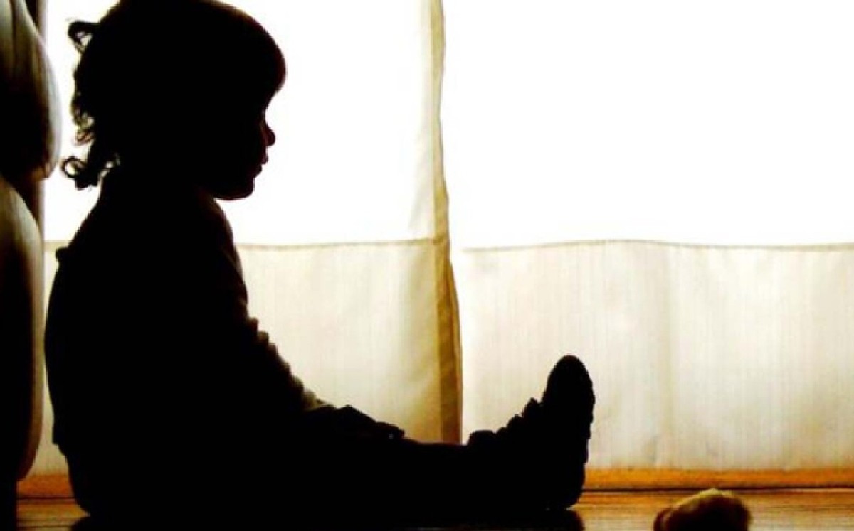 Niño entre la vida y la muerte tras ser golpeado con un bate por su padrastro
