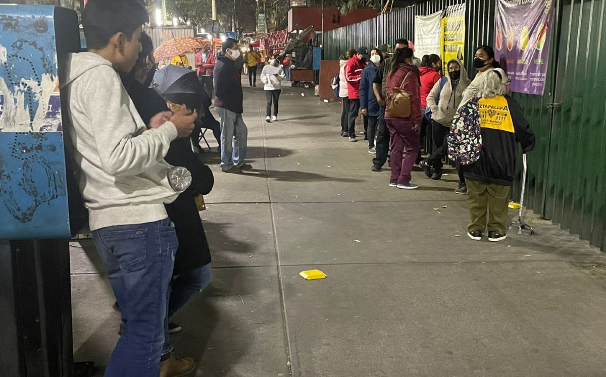 Personas formada al exterior de la clínica 31 del IMSS /Cortesía