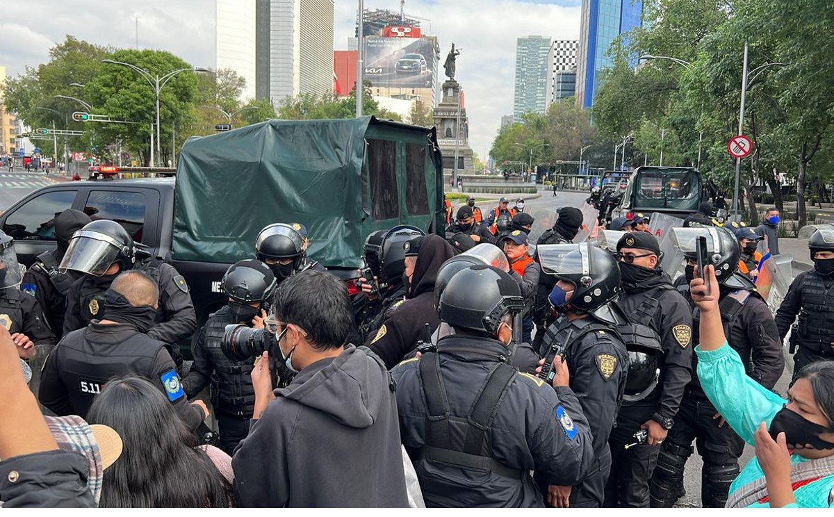 Triquis en Paseo de la Reforma se dispersaron tras el enfrentamiento con la SSC/ Ramón Ramírez
