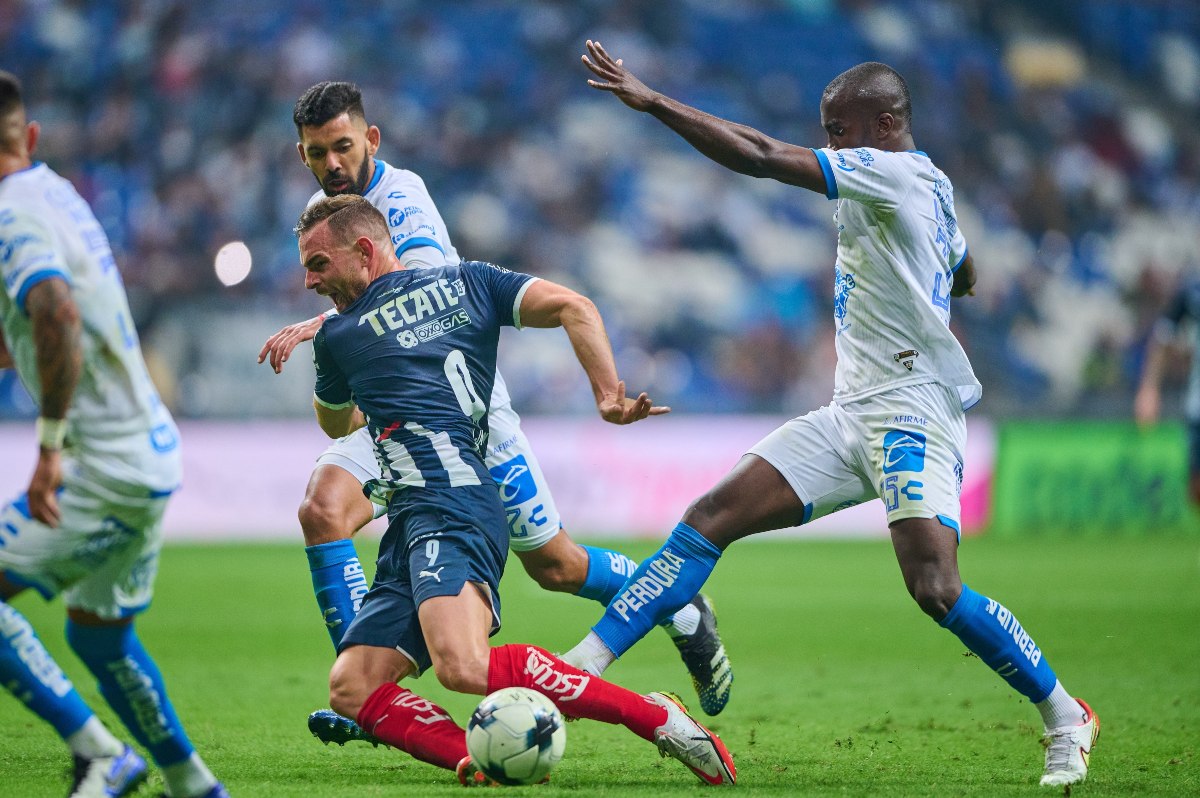 Vincent Janssen durante el partido ante Querétaro / Mexsport