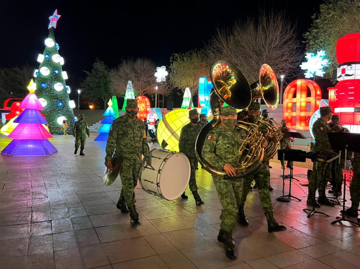 Banda de música de la IV Región Militar en Luztopía. / Mayte Villasana Banda de música de la IV Región Militar en Luztopía. / Mayte Villasana