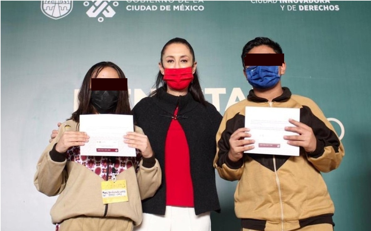 Entrega de la tarjeta Mi Beca para Empezar /Cortesía