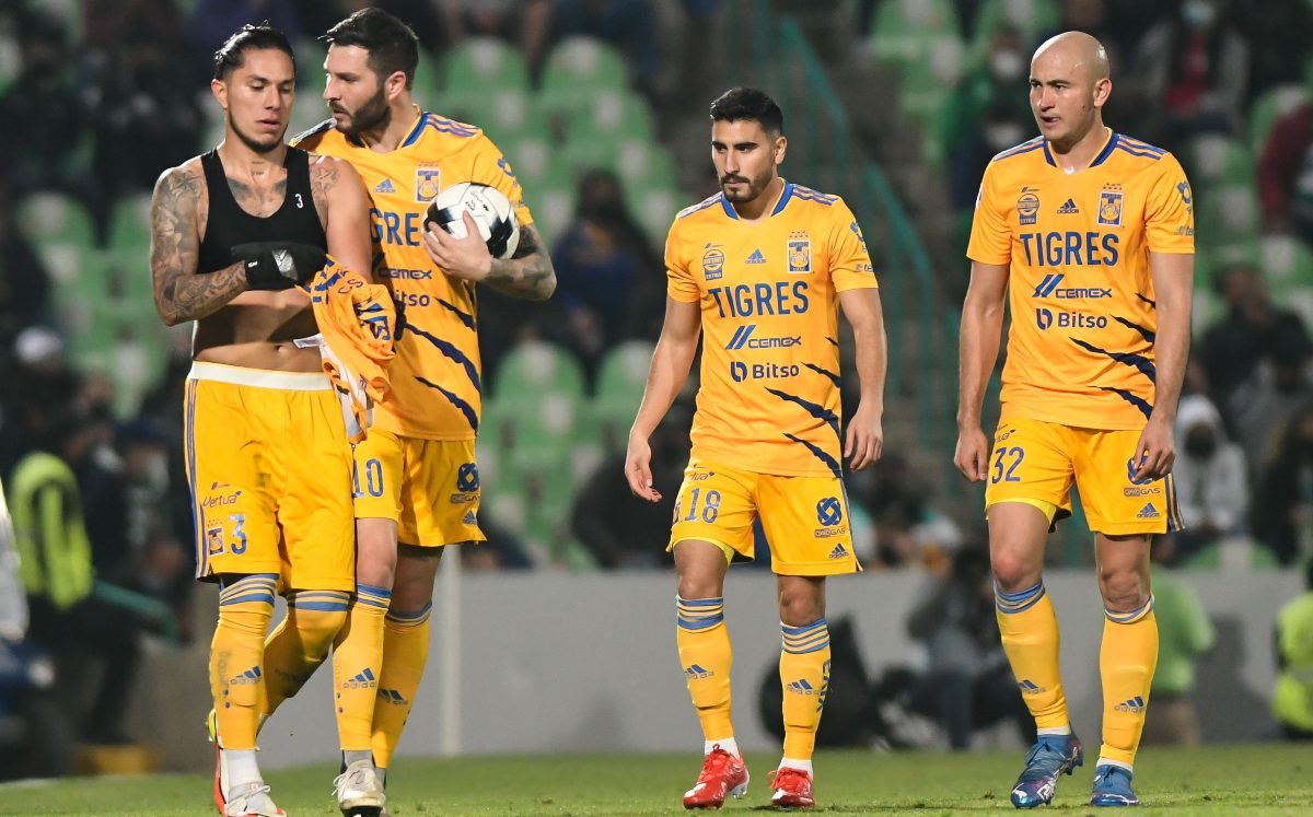 Carlos Salcedo, André-Pierre Gignac, Aldo Cruz y Carlos González