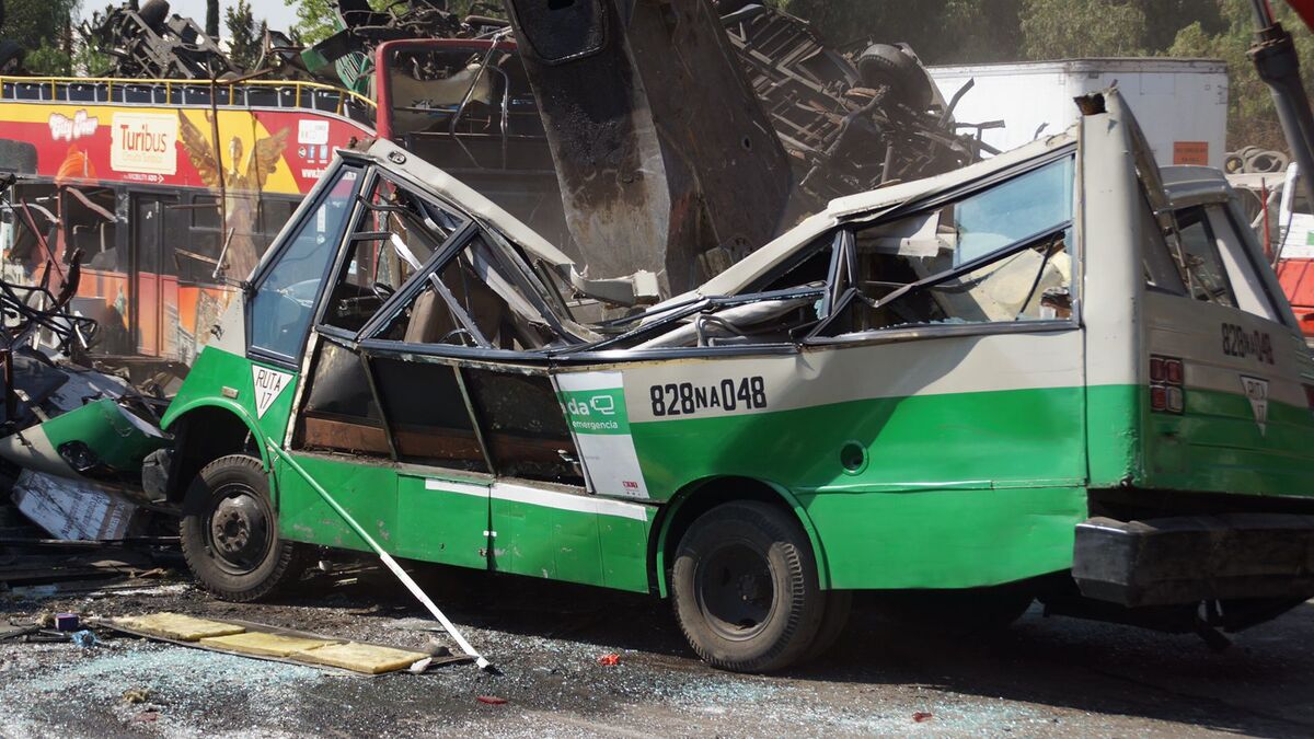 Chatarrizan 173 microbuses que rebasaron vida útil