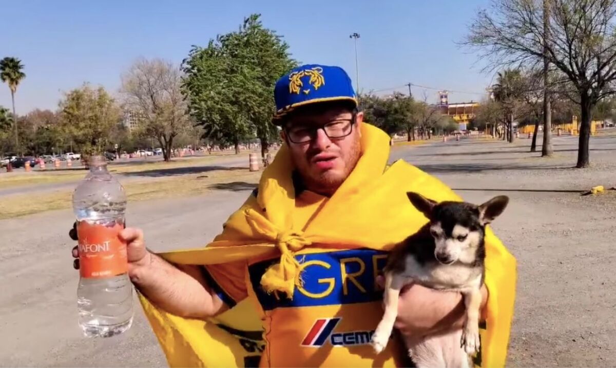 José Borrego ‘protege’ de maldiciones al Estadio Universitario. / Captura.
