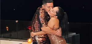 El cantante sorprendió a su esposa con una romántica cena. El cantante sorprendió a su esposa con una romántica cena.
