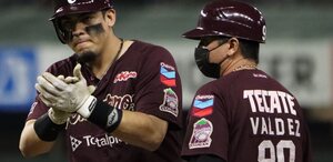Jugadores de Tomateros festeja triunfo ante Charros / @clubtomateros Jugadores de Tomateros festeja triunfo ante Charros / @clubtomateros