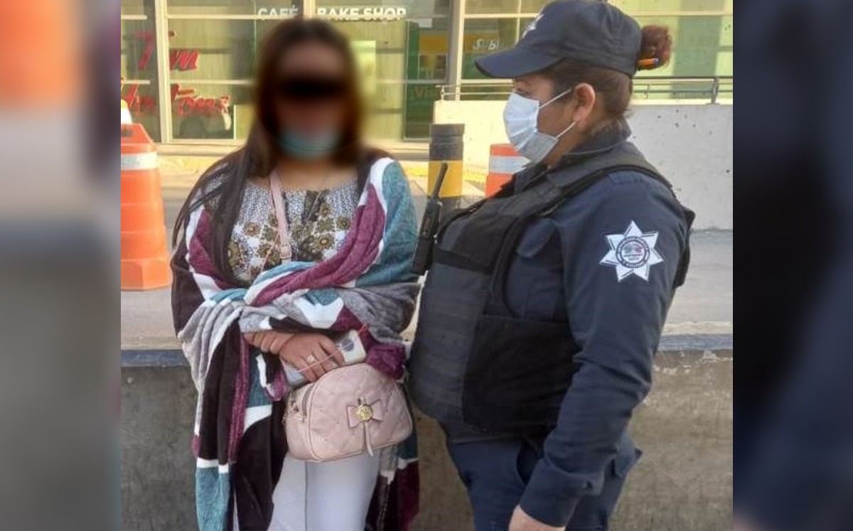 Policía de Monterrey localizó a la menor en la Central de Autobuses. / Cortesía