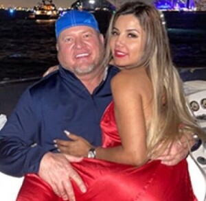La actriz habló de sus románticas vacaciones con el empresario multimillonario. La actriz habló de sus románticas vacaciones con el empresario multimillonario.