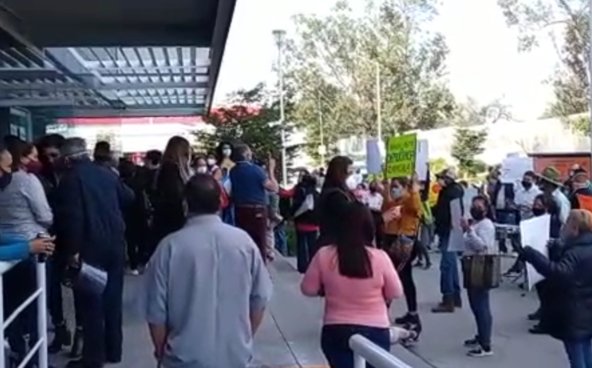 Manifestación al exterior del CAT / Josefina Ruiz