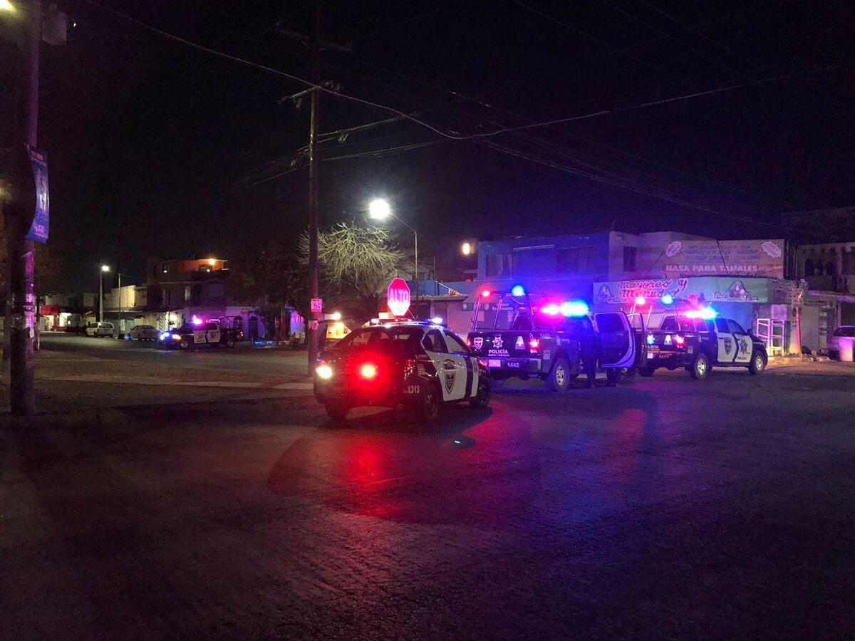 Aunque otro joven intentó huir, fue asesinado en el cruce de la S2 y Avenida Metroplex. / Vianca Treviño