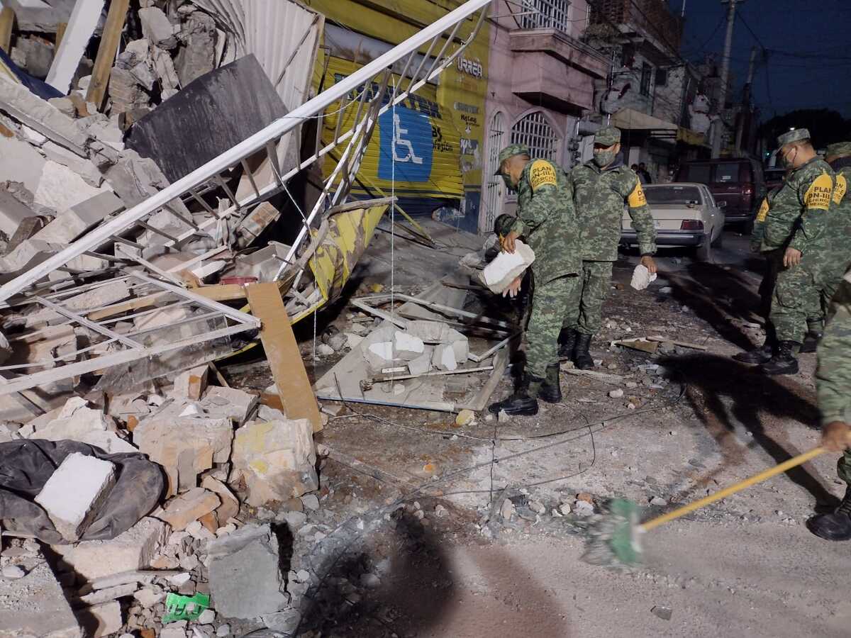 Explosión de tanque de gas LP provoca caída de un edificio
