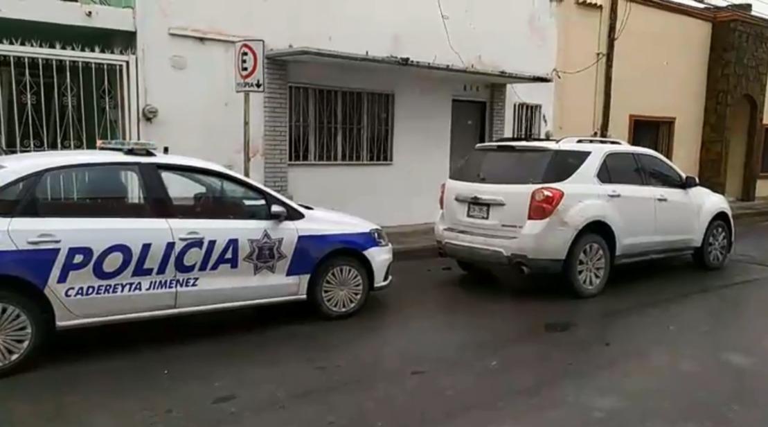A través de una llamada anónima, se informó que el conductor fue visto mientras bajaba a 8 personas de origen centroamericano sobre un camino despoblado a la altura de la Carretera Cadereyta- Allende. A través de una llamada anónima, se informó que el conductor fue visto mientras bajaba a 8 personas de origen centroamericano sobre un camino despoblado a la altura de la Carretera Cadereyta- Allende.