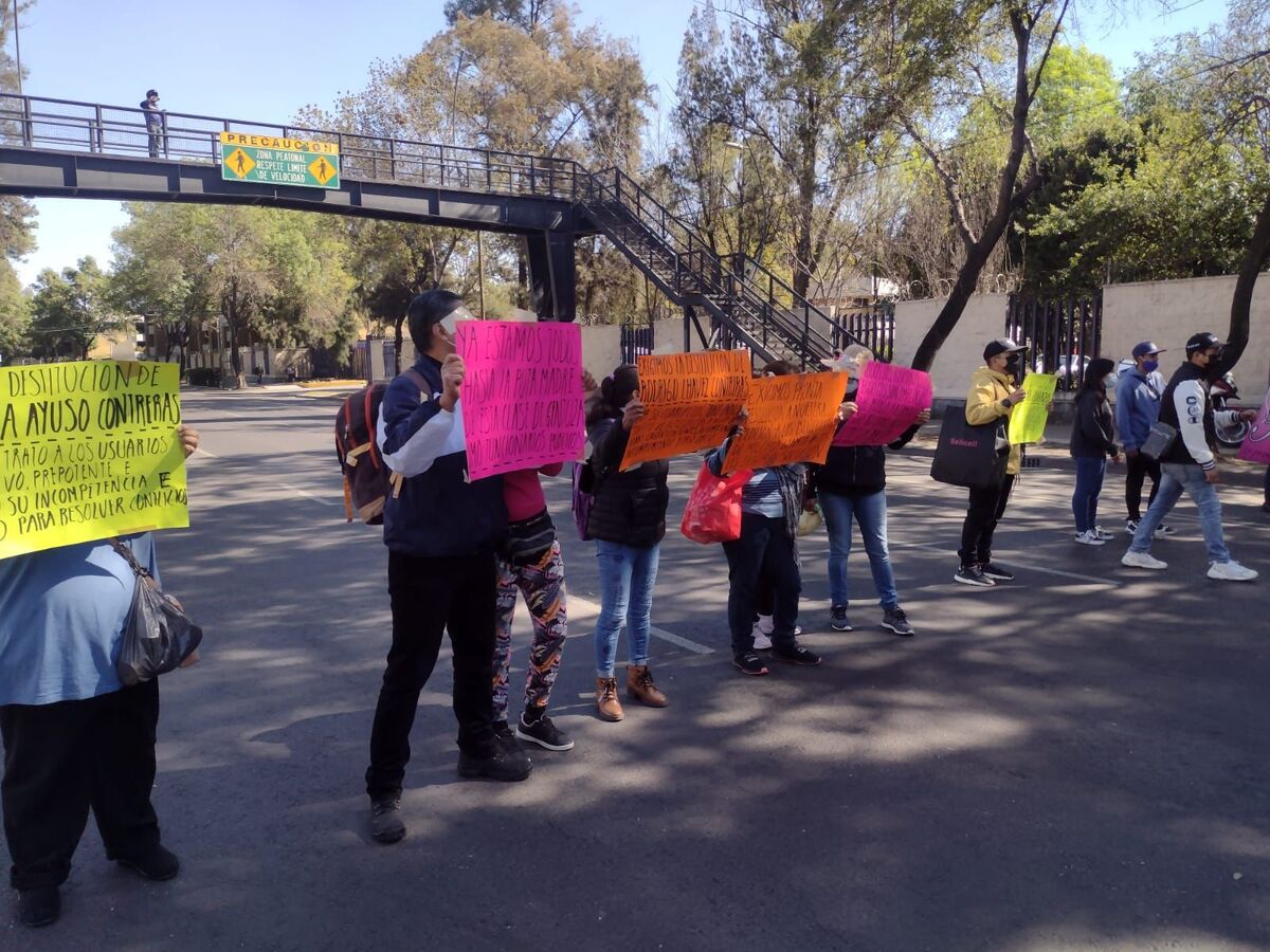 Manifestantes bloquean Eje 3 Sur; demandan vivienda al INVI / César Velázquez