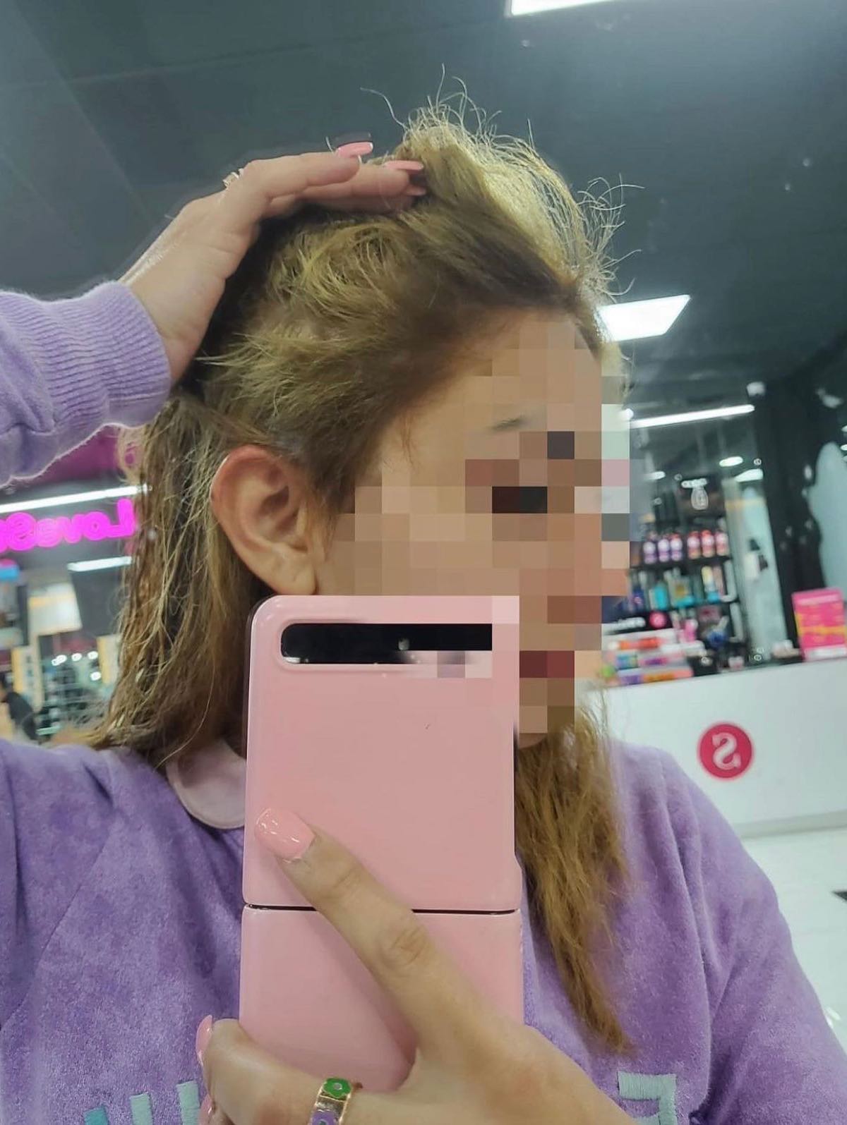 Joven denuncia que en una estética de Puebla le destrozaron el cabello
