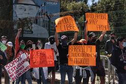 Estudiantes de la UDLAP se manifiestan para exigir liberación del campus.