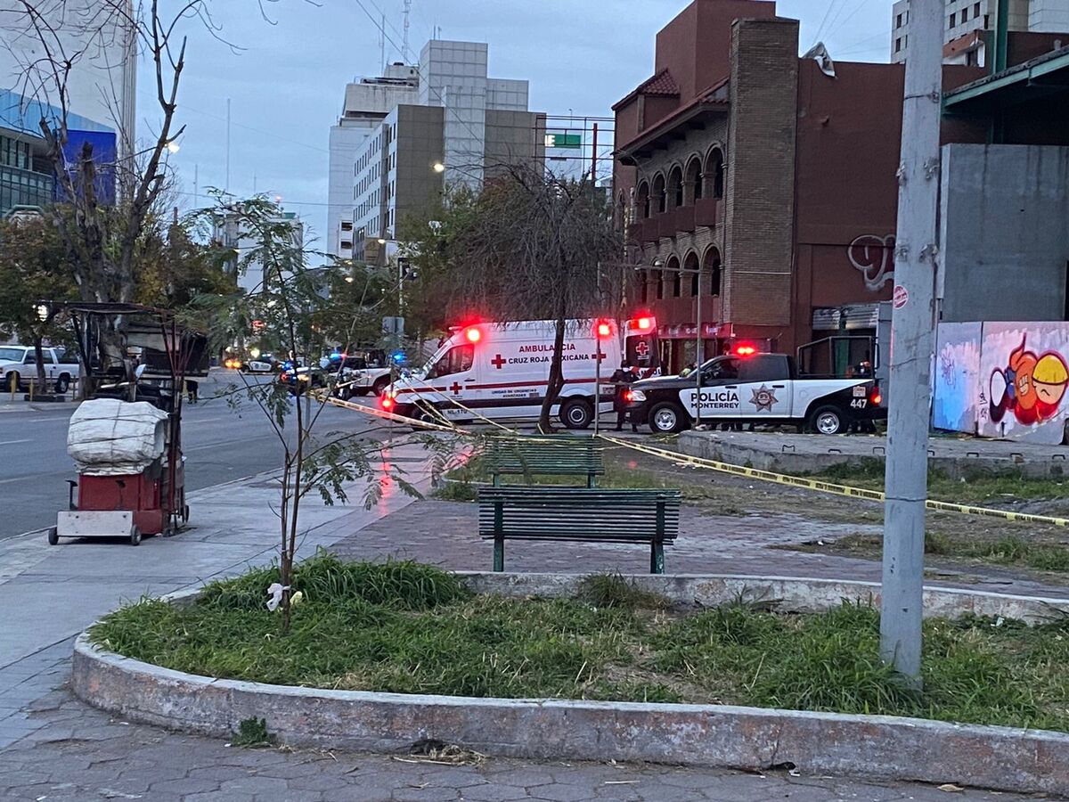 El lesionado presuntamente pretendía robar y al ver a policías intentó correr, pero su arma se accionó y sufrió una herida de bala. El lesionado presuntamente pretendía robar y al ver a policías intentó correr, pero su arma se accionó y sufrió una herida de bala.