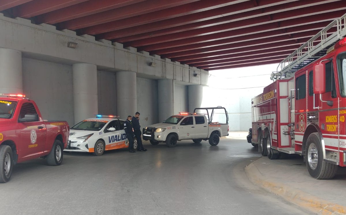 Joven se lanza de puente vehicular en Torreón