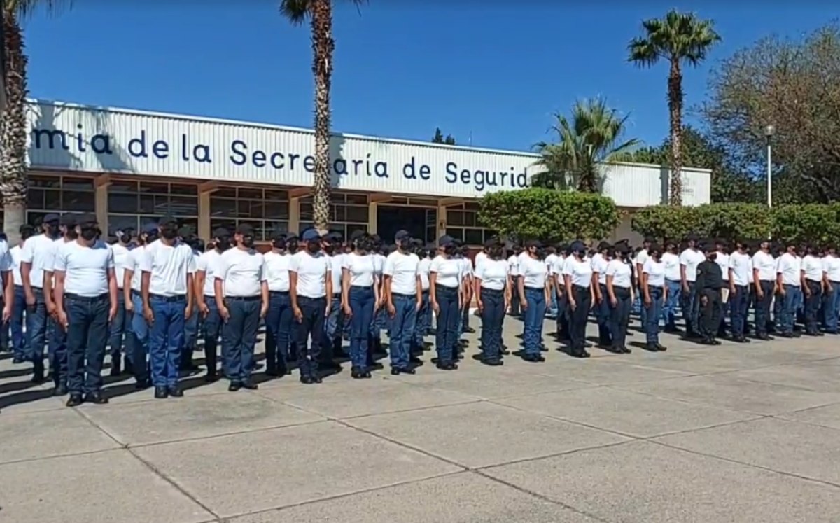 Cadetes que serán convertidos en agentes de la policía de Jalisco / Cortesía Facebook Enrique Alfaro Ramírez