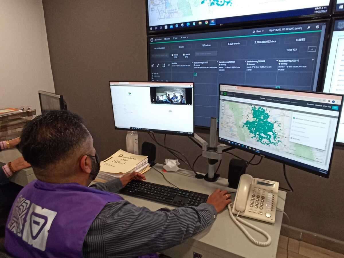 Seis personas operan en el centro de monitoreo / Cortesía