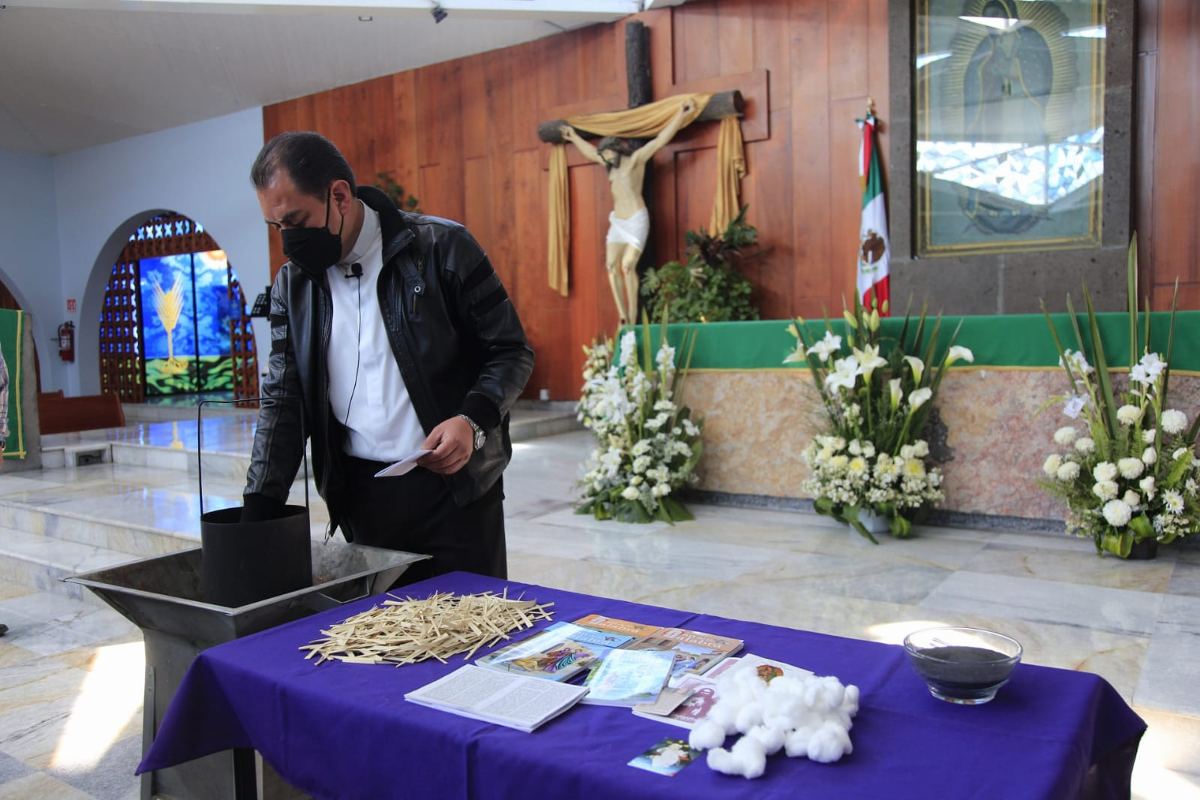 Materiales usados para la obtención de ceniza / Andrés Lobato
