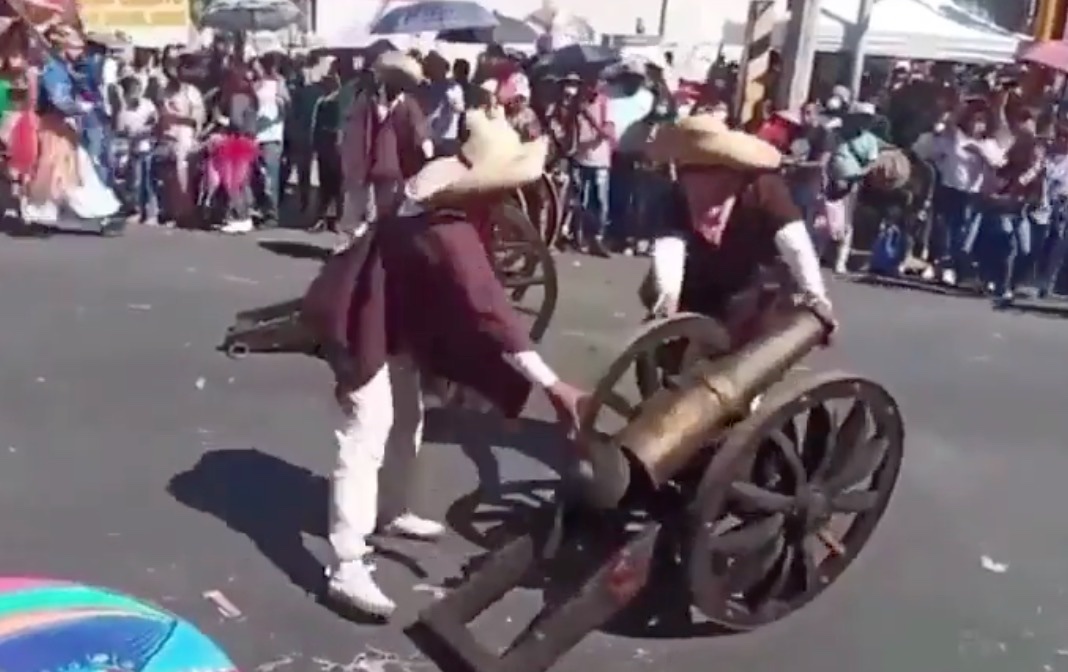Explota cañón a participante del Carnaval de Huejotzingo / Jesús Zavala.