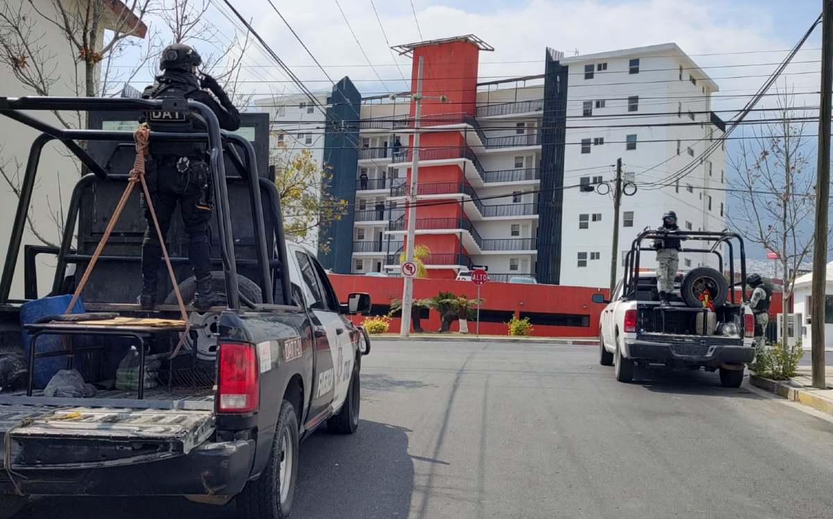 Catean edificio de departamentos en la colonia Valle de los Cedros. / Agustín Martínez