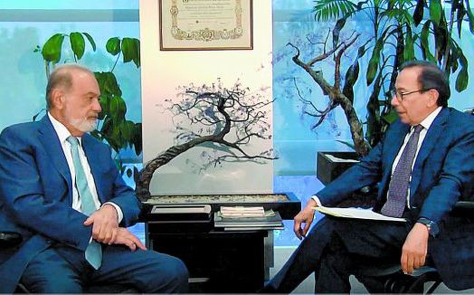 Carlos Slim con el presidente del Consejo Coordinador Empresarial, Carlos Salazar Lomelín. | Cortesía