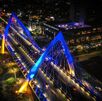 Puente Matute Remus iluminado con los colores de la bandera de Ucrania / Comunidad Puente Matute Remus iluminado con los colores de la bandera de Ucrania / Comunidad