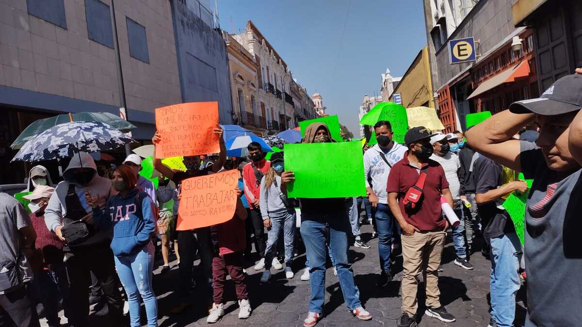 Vendedores ambulantes protestan en Secretaría de Gobernación municipal de Puebla / Angélica Tenahua