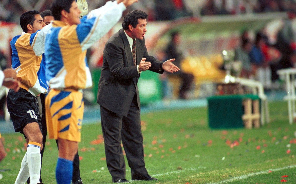 Víctor Manuel Vucetich entrenador de Tigres durante la final de Copa de la Temporada 1995-1996 / Mexsport