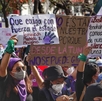 Mujeres marchan en el Zócalo de Puebla / Melanie Torres Mujeres marchan en el Zócalo de Puebla / Melanie Torres