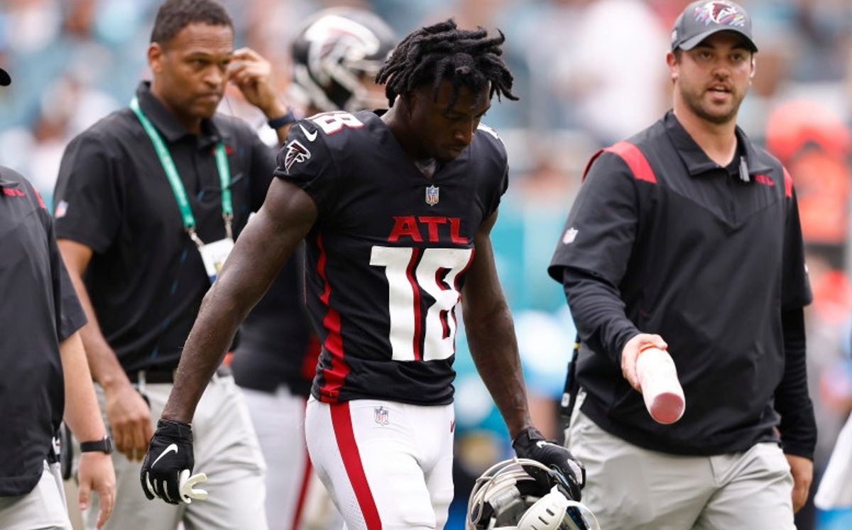 Calvin Ridley suspendido mínimo una temporada por apostar en partidos de NFL
