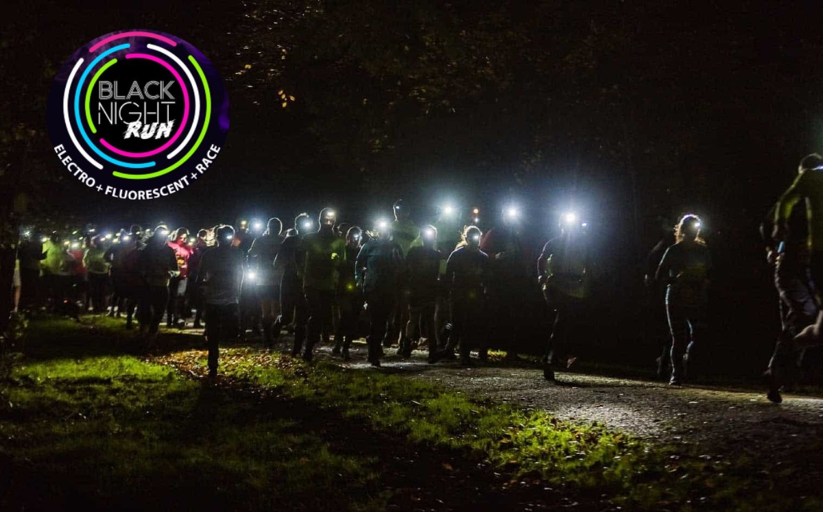 Black Night Run. Primera carrera nocturna en el Zoológico de León / Especial