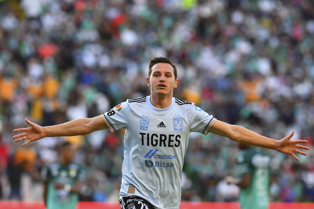 Florian Thauvin festejando con Tigres / MexSport