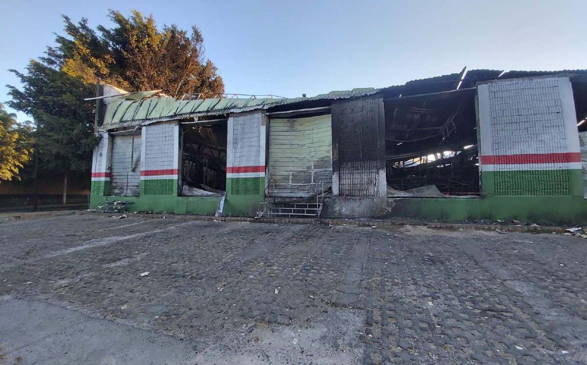 Exterior de la bodega en donde ocurrió el incendio en la colonia El Rosario, en Guadalajara / Rosario Álvarez