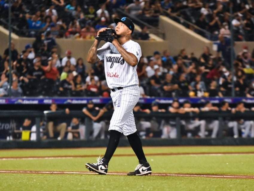 El pitcher derecho Héctor Velázquez llega al equipo de Sultanes a cambio de Luis Gámez y Carlos Stiff Rodríguez que pasan a Yaquis.