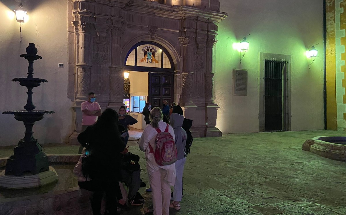 Destituye FEUD a presuntos agresores de alumna
